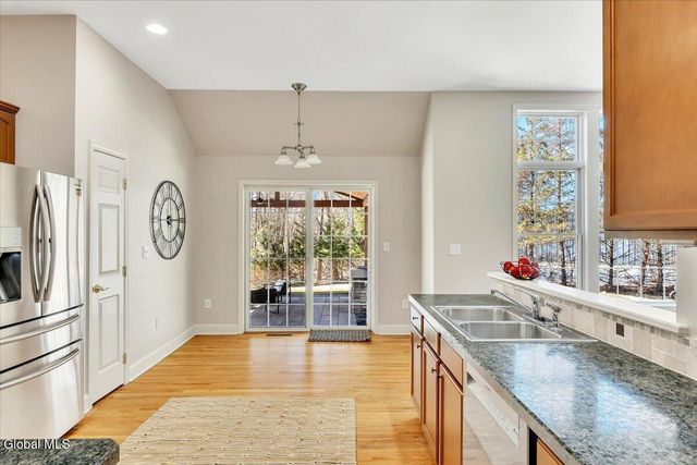 31 Summerfield Circle, Halfmoon, NY 12118