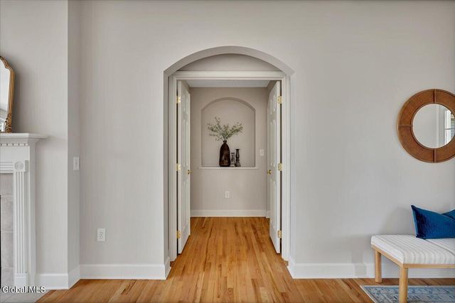 31 Summerfield Circle, Halfmoon, NY 12118