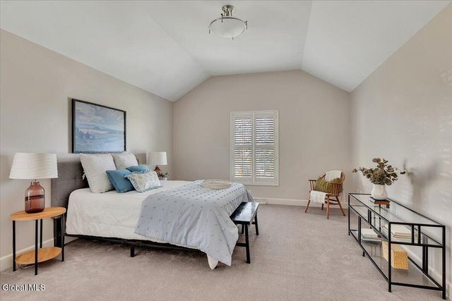 31 Summerfield Circle, Halfmoon, NY 12118