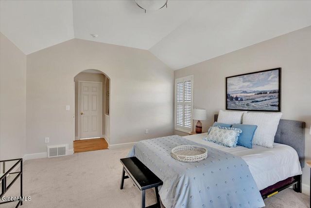 31 Summerfield Circle, Halfmoon, NY 12118