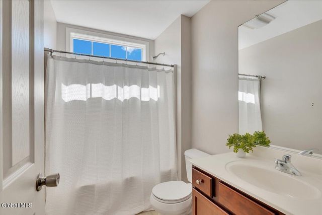 31 Summerfield Circle, Halfmoon, NY 12118