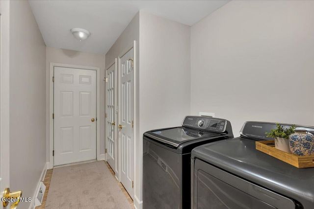 31 Summerfield Circle, Halfmoon, NY 12118