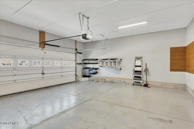 31 Summerfield Circle, Halfmoon, NY 12118