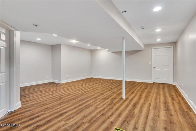 31 Summerfield Circle, Halfmoon, NY 12118