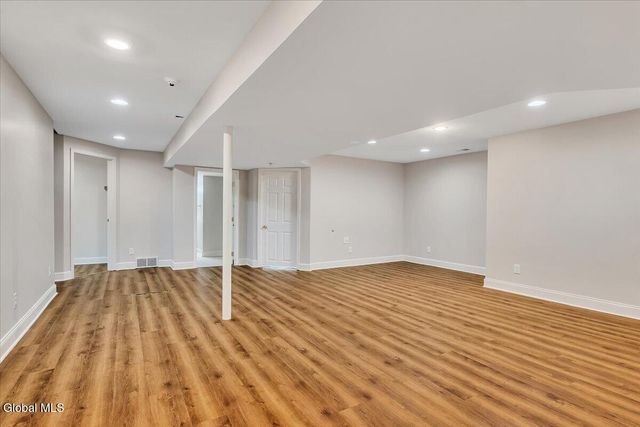 31 Summerfield Circle, Halfmoon, NY 12118