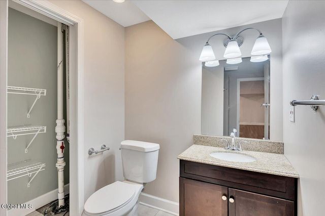 31 Summerfield Circle, Halfmoon, NY 12118