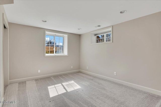 31 Summerfield Circle, Halfmoon, NY 12118