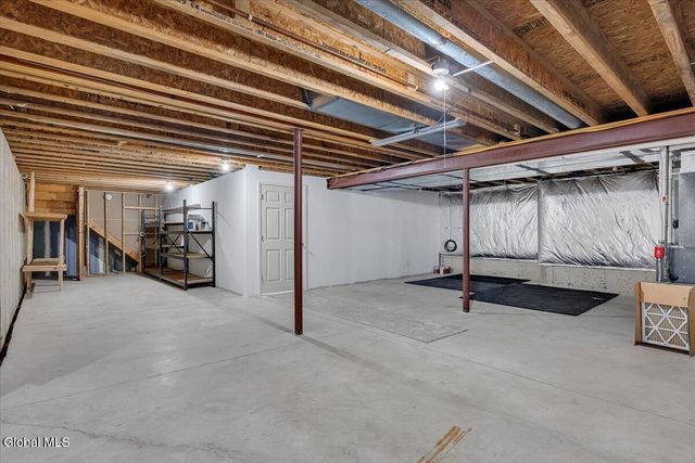 31 Summerfield Circle, Halfmoon, NY 12118