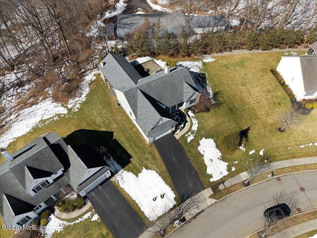 31 Summerfield Circle, Halfmoon, NY 12118