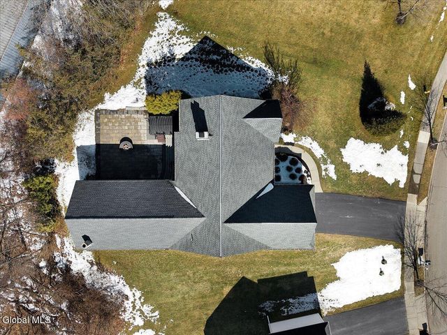 31 Summerfield Circle, Halfmoon, NY 12118