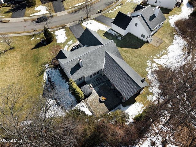 31 Summerfield Circle, Halfmoon, NY 12118