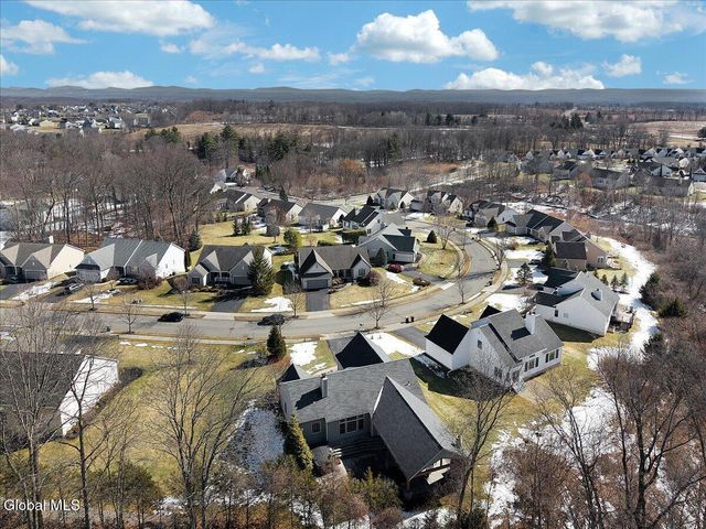 31 Summerfield Circle, Halfmoon, NY 12118