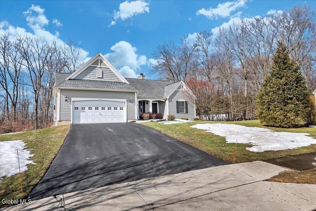 31 Summerfield Circle, Halfmoon, NY 12118