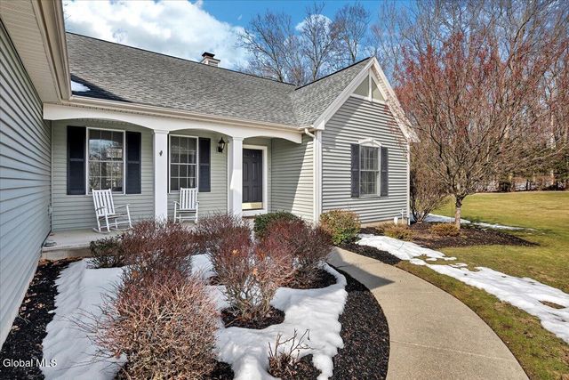 31 Summerfield Circle, Halfmoon, NY 12118