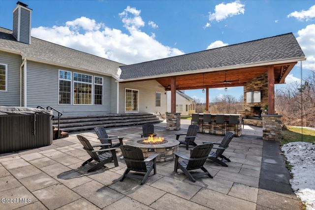 31 Summerfield Circle, Halfmoon, NY 12118