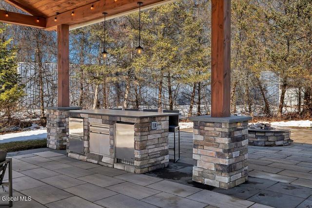 31 Summerfield Circle, Halfmoon, NY 12118