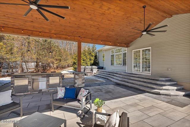 31 Summerfield Circle, Halfmoon, NY 12118