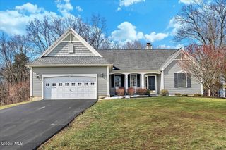 31 Summerfield Circle, Halfmoon, NY 12118