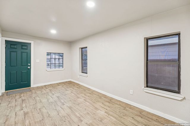 2038 Hidalgo, San Antonio, TX 78207