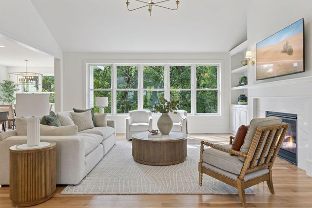 804 Great Oaks Trail, Eagan, MN 55123