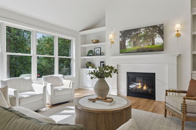 804 Great Oaks Trail, Eagan, MN 55123