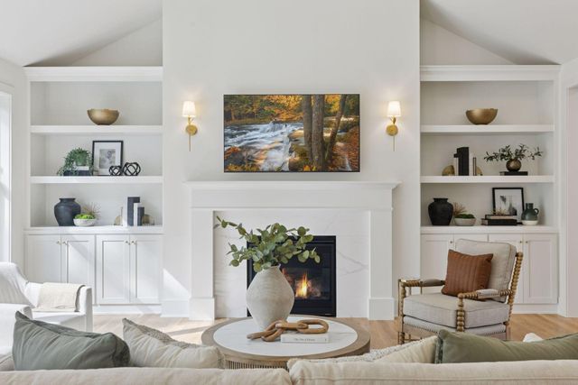 804 Great Oaks Trail, Eagan, MN 55123