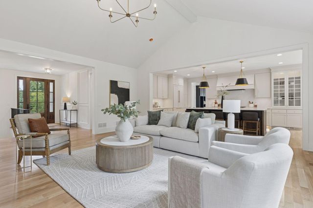 804 Great Oaks Trail, Eagan, MN 55123