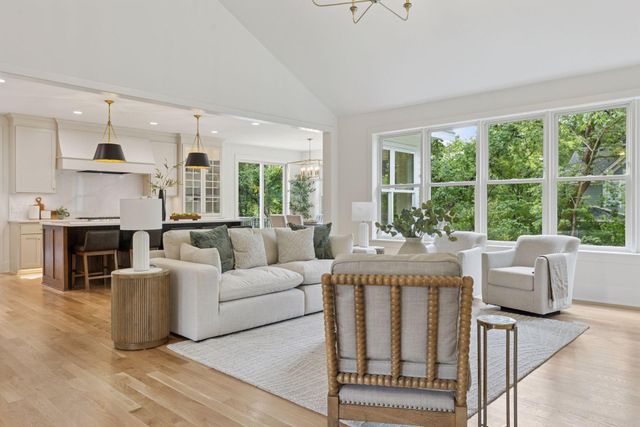 804 Great Oaks Trail, Eagan, MN 55123