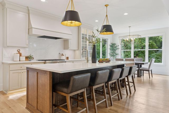 804 Great Oaks Trail, Eagan, MN 55123