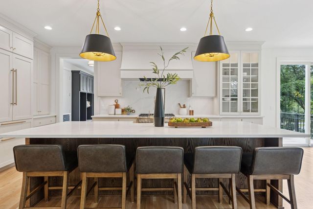 804 Great Oaks Trail, Eagan, MN 55123