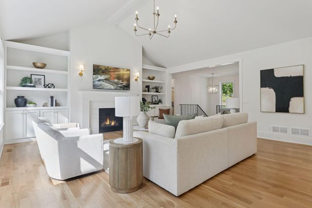 804 Great Oaks Trail, Eagan, MN 55123