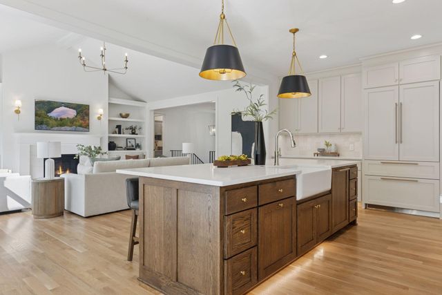 804 Great Oaks Trail, Eagan, MN 55123