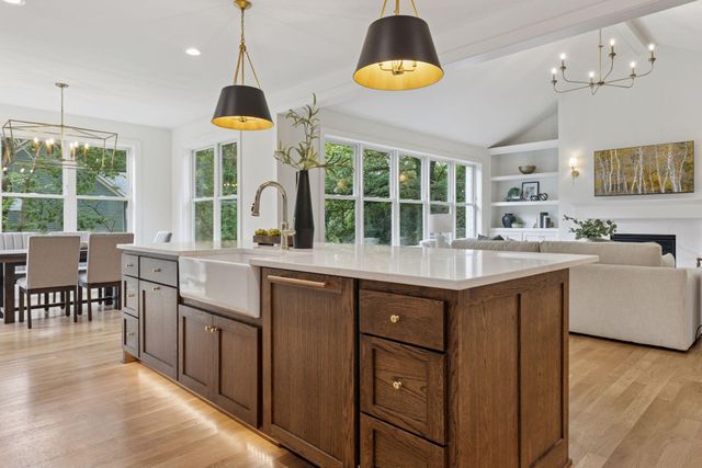 804 Great Oaks Trail, Eagan, MN 55123