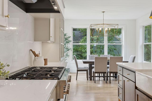 804 Great Oaks Trail, Eagan, MN 55123