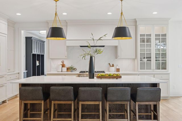 804 Great Oaks Trail, Eagan, MN 55123