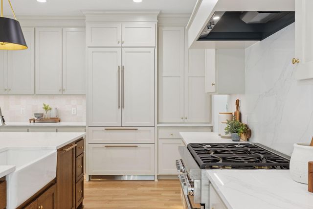 804 Great Oaks Trail, Eagan, MN 55123