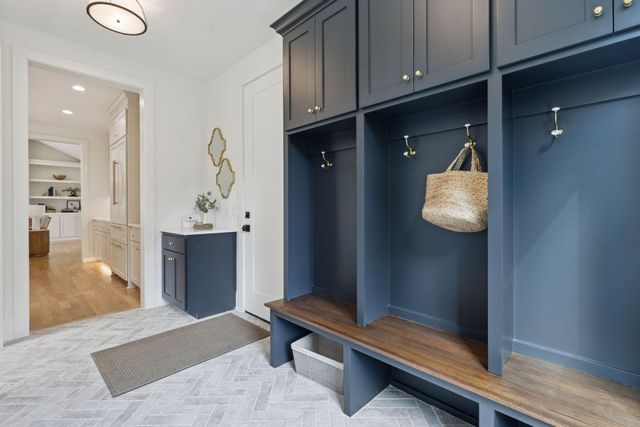 804 Great Oaks Trail, Eagan, MN 55123