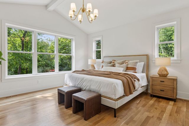 804 Great Oaks Trail, Eagan, MN 55123