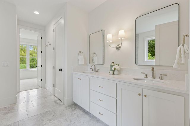 804 Great Oaks Trail, Eagan, MN 55123