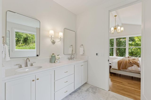 804 Great Oaks Trail, Eagan, MN 55123