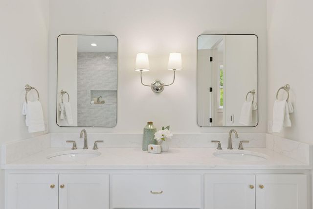 804 Great Oaks Trail, Eagan, MN 55123