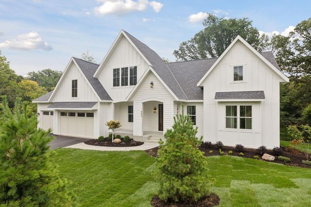 804 Great Oaks Trail, Eagan, MN 55123