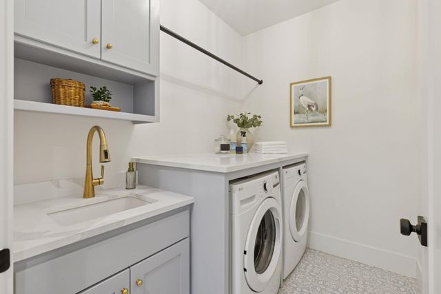 804 Great Oaks Trail, Eagan, MN 55123