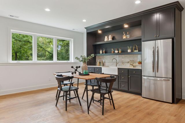 804 Great Oaks Trail, Eagan, MN 55123