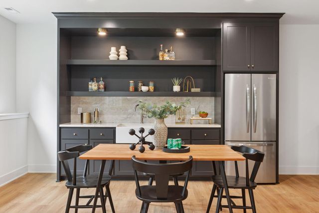 804 Great Oaks Trail, Eagan, MN 55123