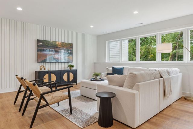 804 Great Oaks Trail, Eagan, MN 55123