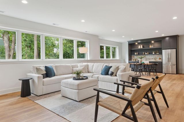 804 Great Oaks Trail, Eagan, MN 55123