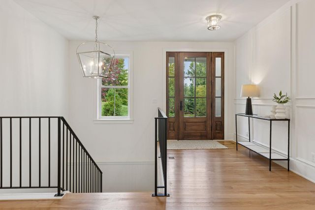 804 Great Oaks Trail, Eagan, MN 55123