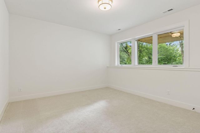 804 Great Oaks Trail, Eagan, MN 55123