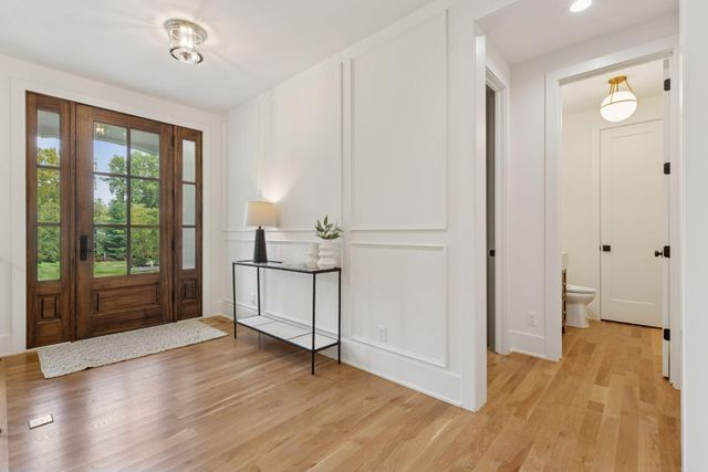 804 Great Oaks Trail, Eagan, MN 55123